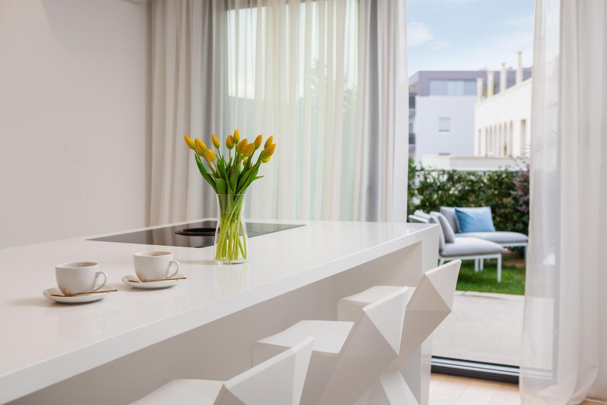 Villa Enjoyer - Seafront With Private Heated Pool And Terrace Split