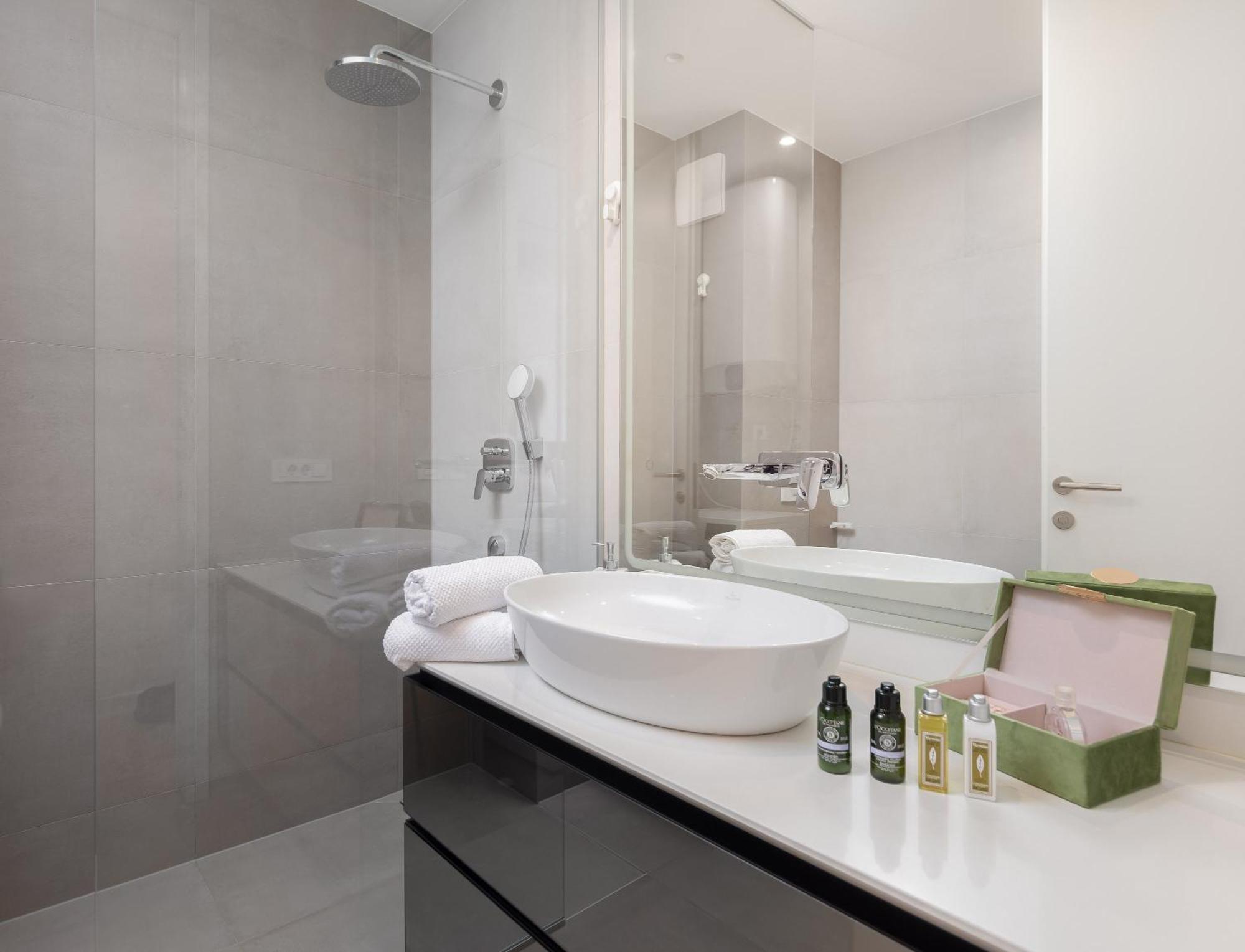 Enjoyer - Seafront With Private Heated Pool And Terrace *