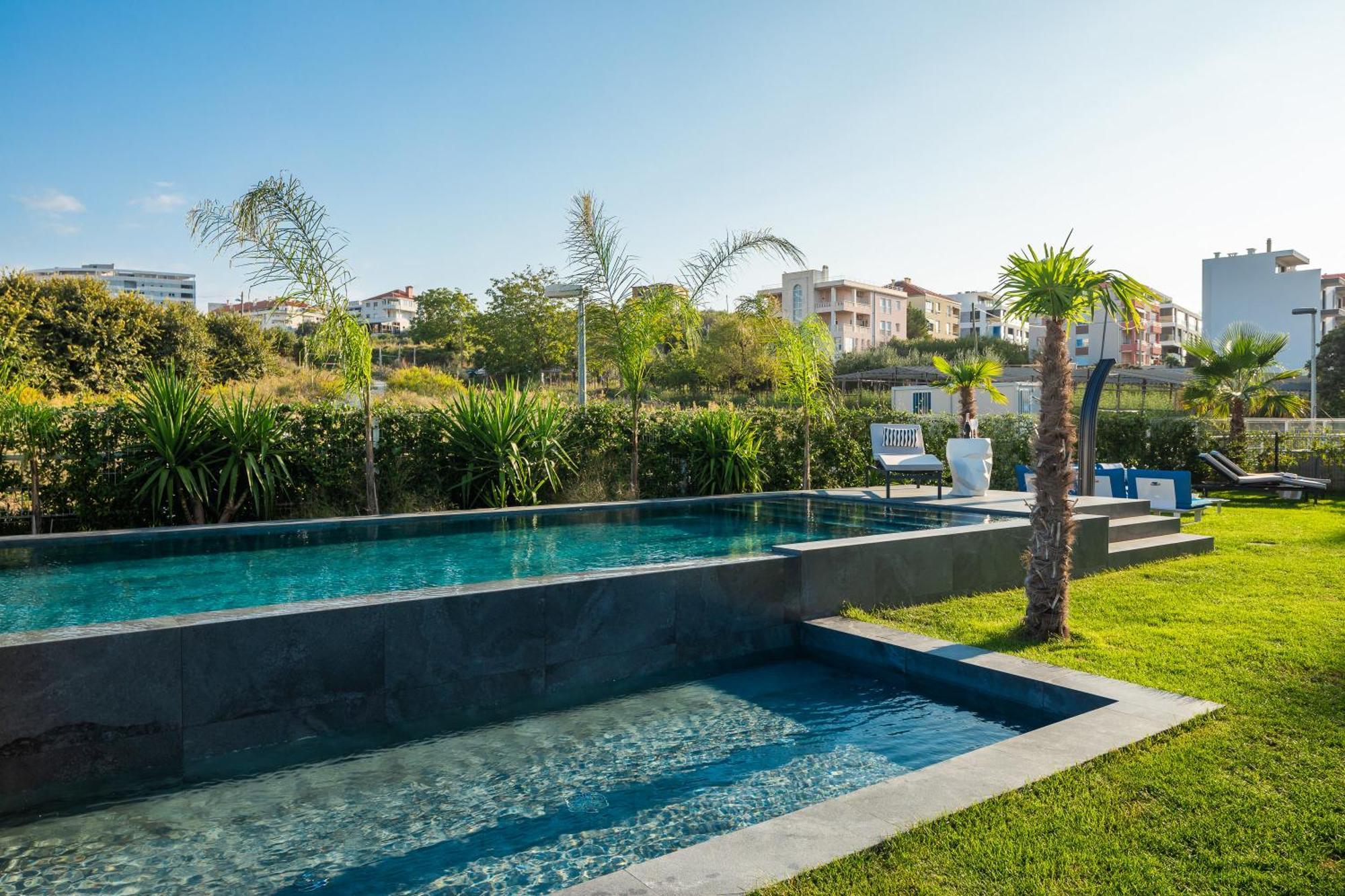 Villa Enjoyer - Seafront With Private Heated Pool And Terrace