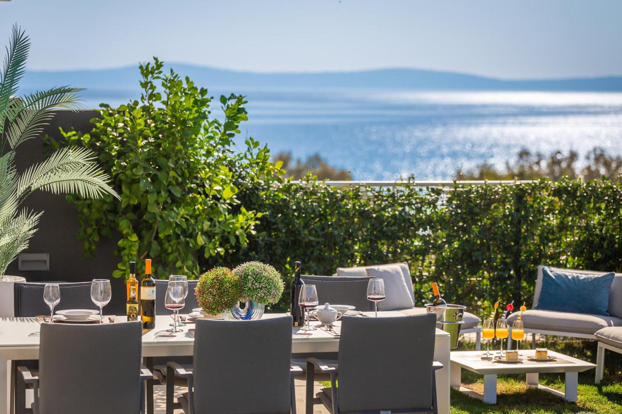 Vila Enjoyer - Seafront With Private Heated Pool And Terrace Split