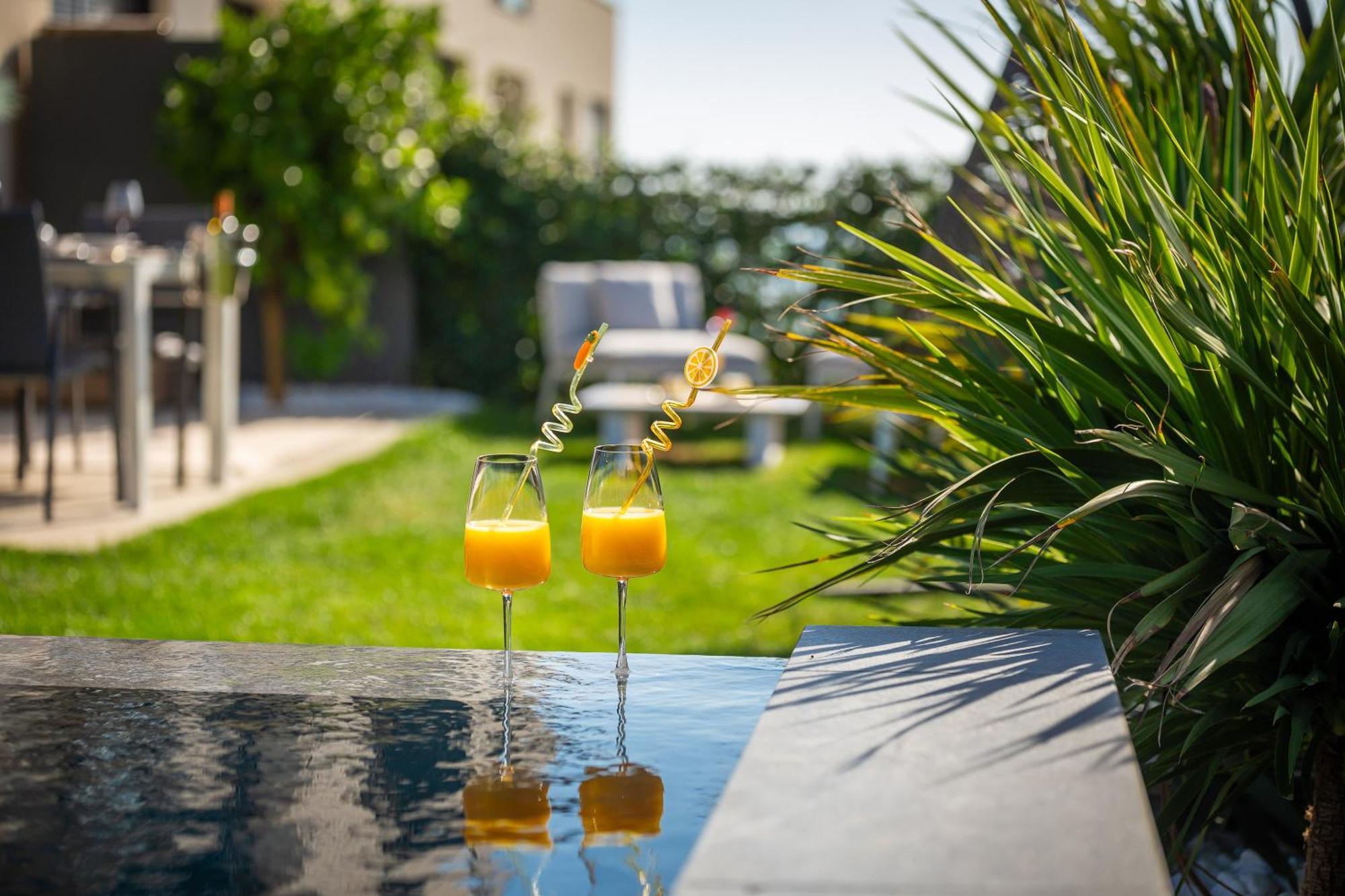 Vila Enjoyer - Seafront With Private Heated Pool And Terrace *