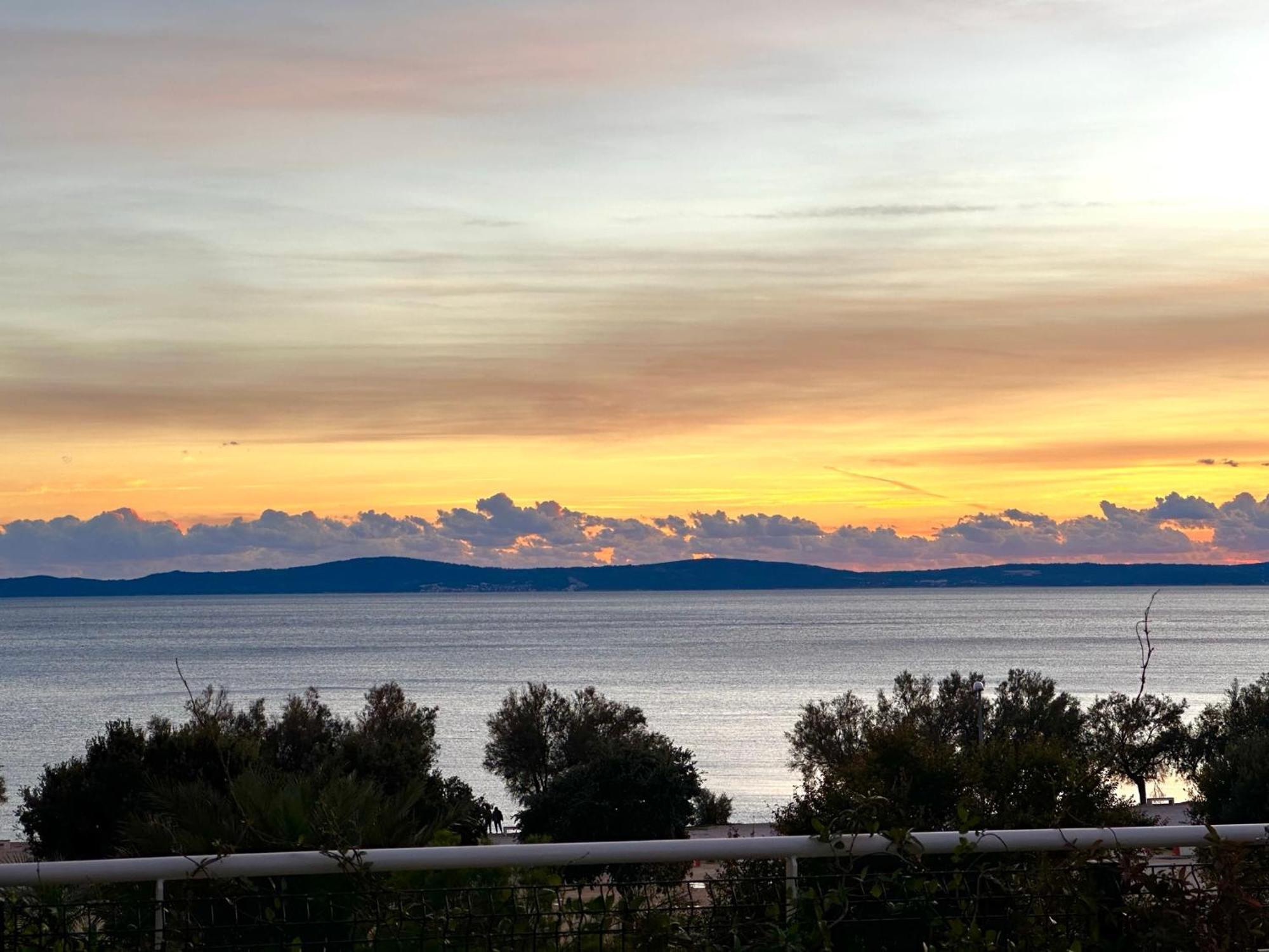 Enjoyer - Seafront With Private Heated Pool And Terrace Split
